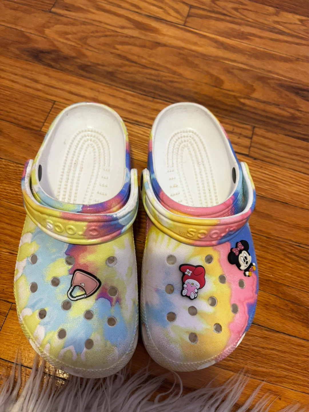 Crocs Tie-Dye Clogs with Charms Size 5/7 - photo 2