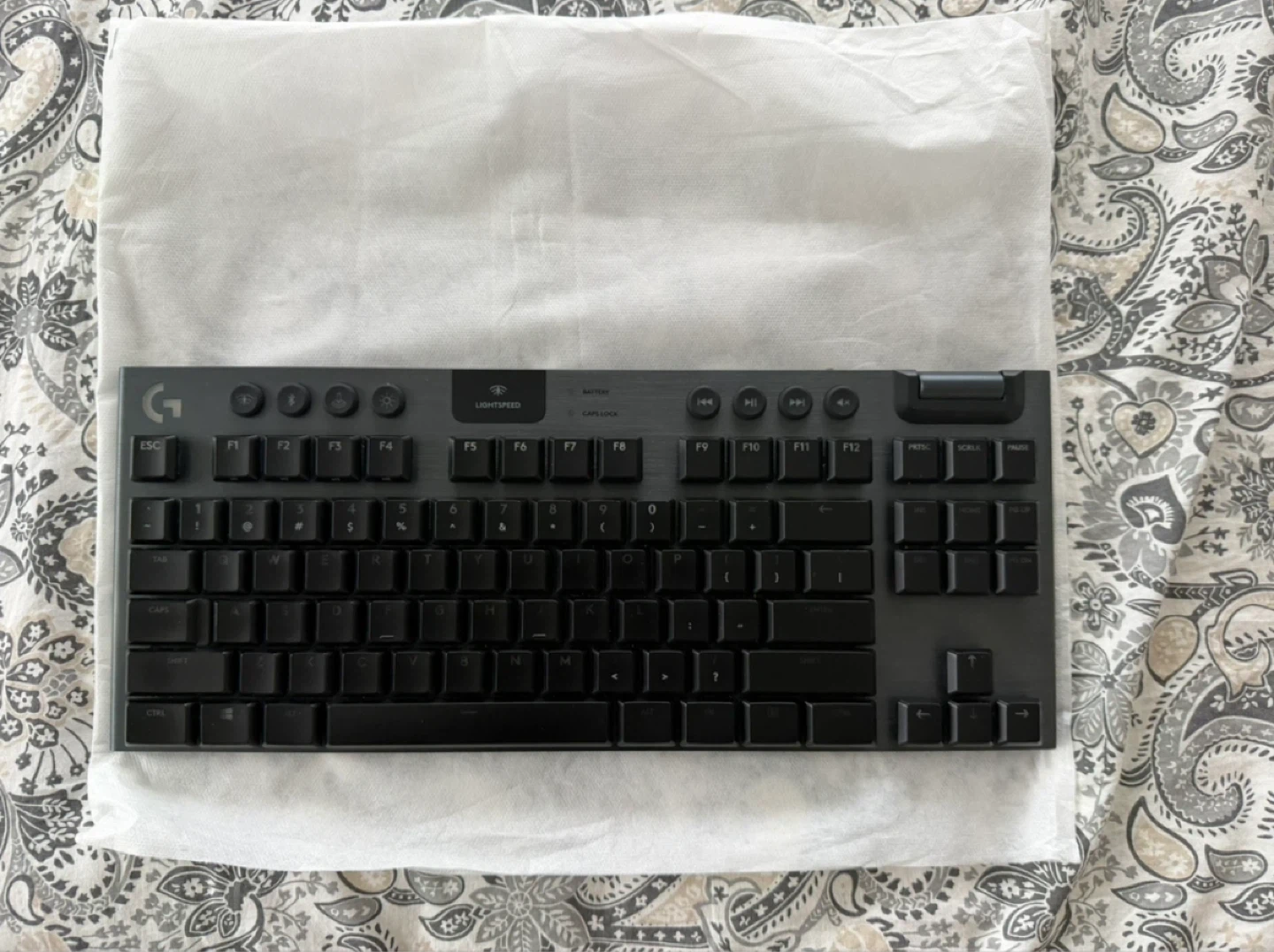 Logitech G915 TKL Tenkeyless LIGHTSPEED Wireless RGB Keyboard - photo 2