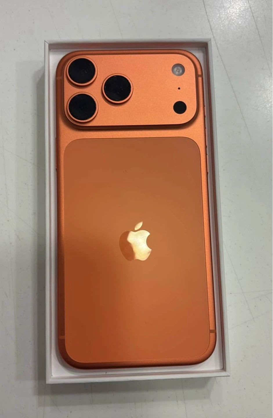 Apple iPhone Unboxed - Orange