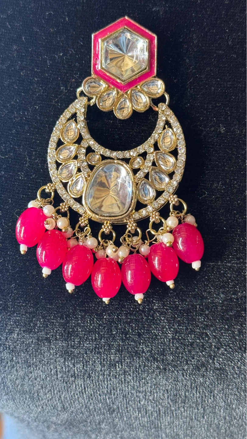 Kundan chandelier earrings with pink beads and clear stones - photo 4