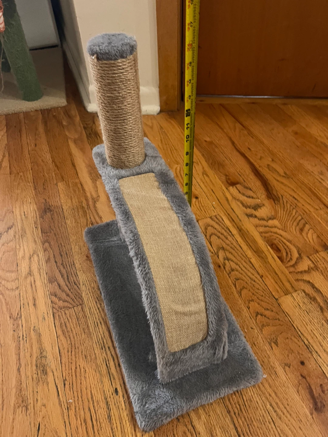 Small Cat Scratching Post with Platform - photo 2