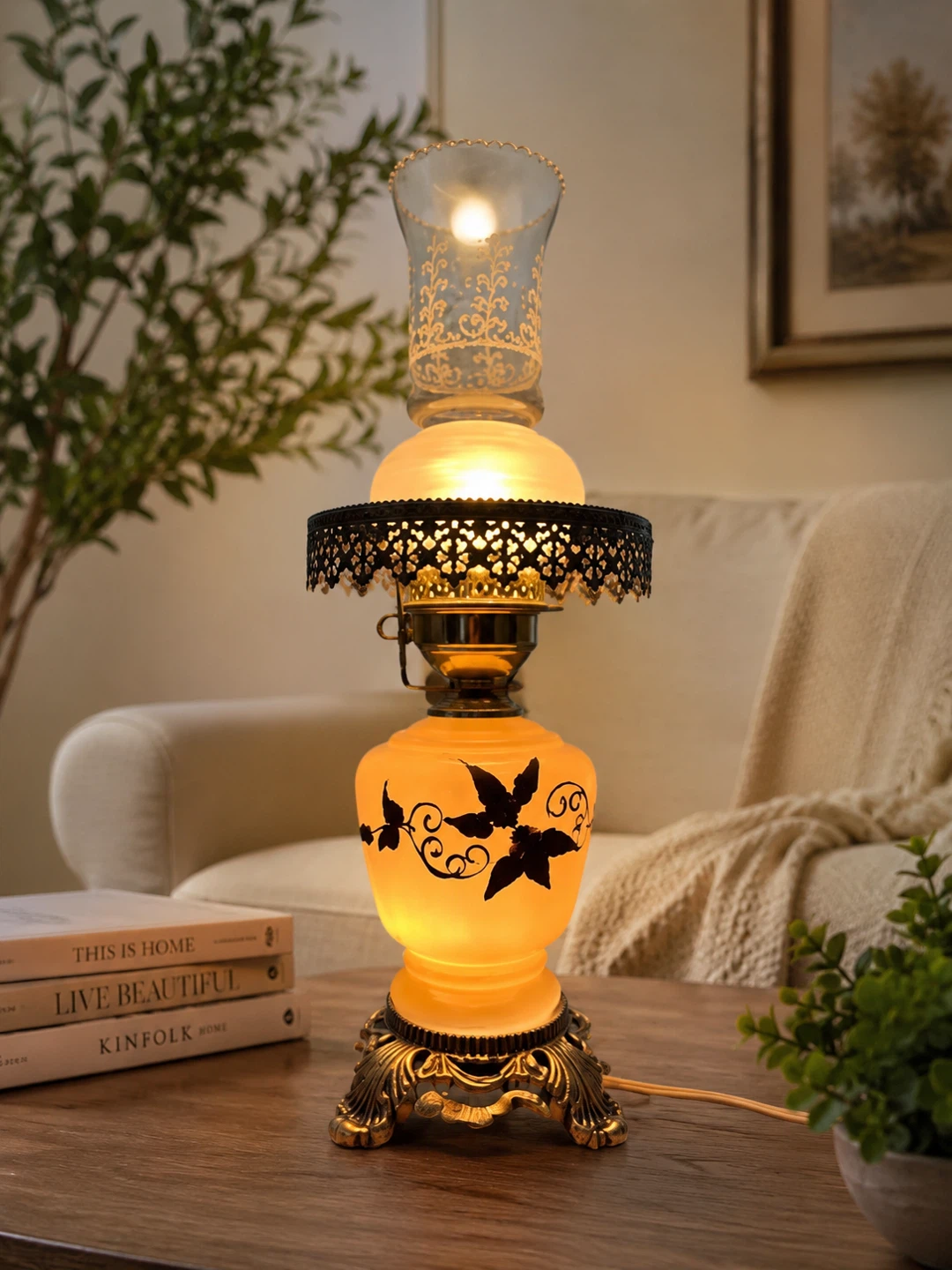 A truly charming vintage piece