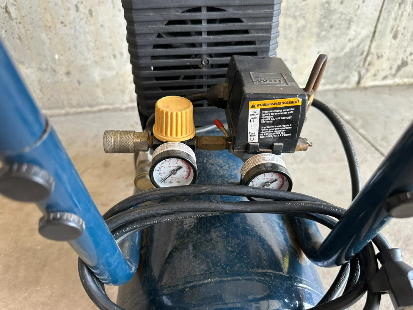Mastercraft 8 Gallon Air Compressor - photo 4