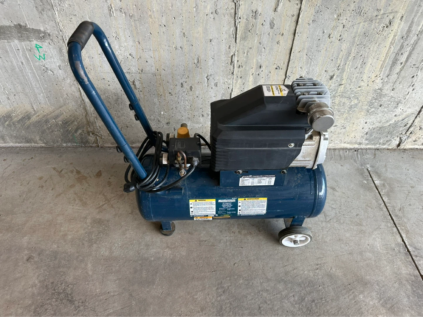Mastercraft 8 Gallon Air Compressor - photo 2