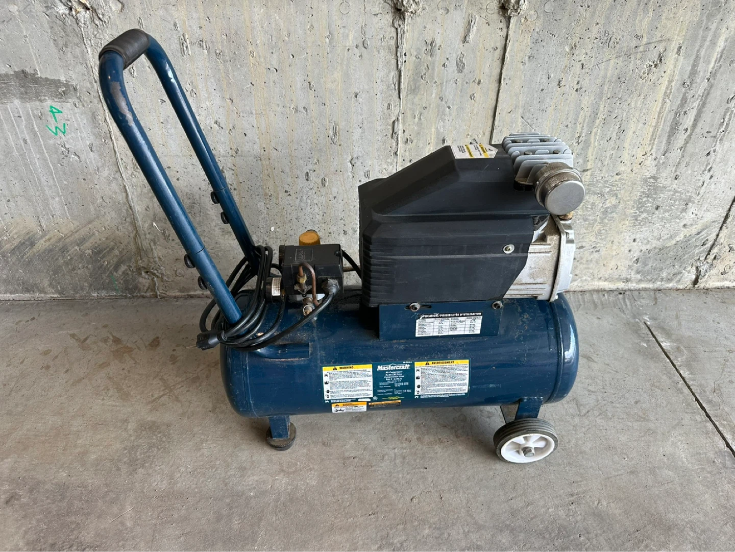 Mastercraft 8 Gallon Air Compressor