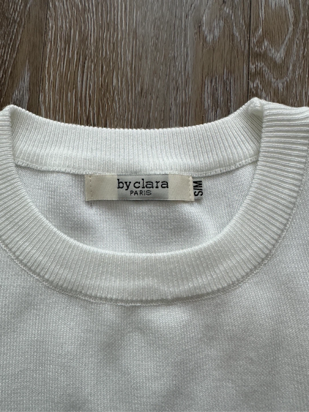 By Clara Paris white top with rose detail sleeves - photo 3