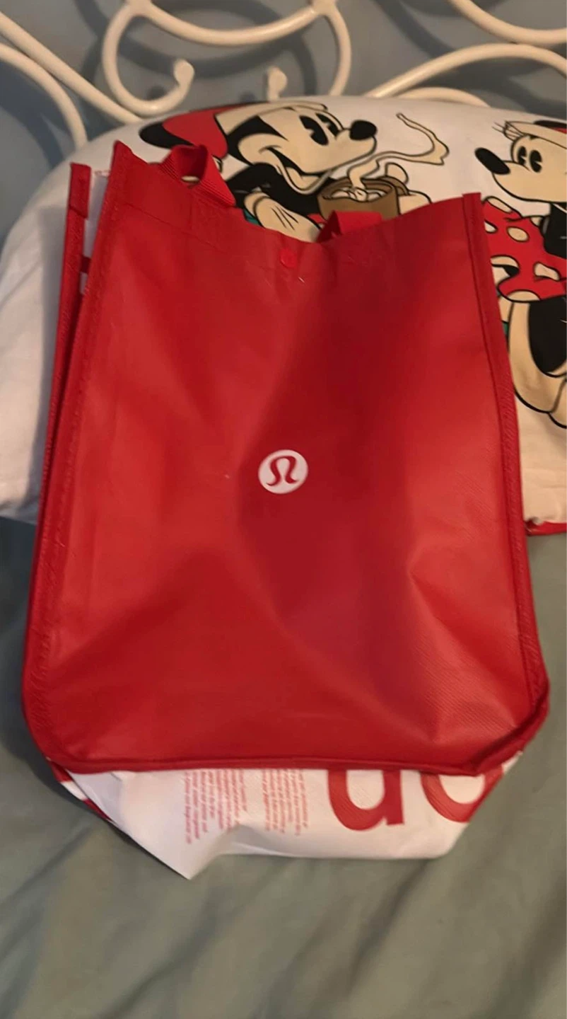 Lululemon red tote