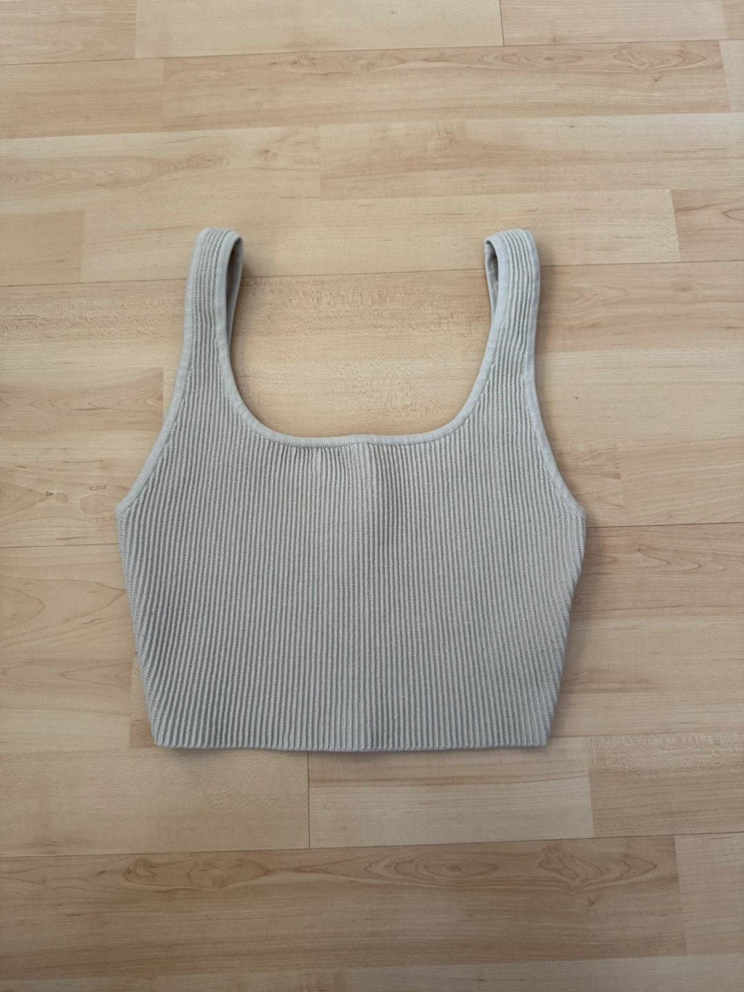 Aritzia Babaton ribbed tank top Size S 🌱