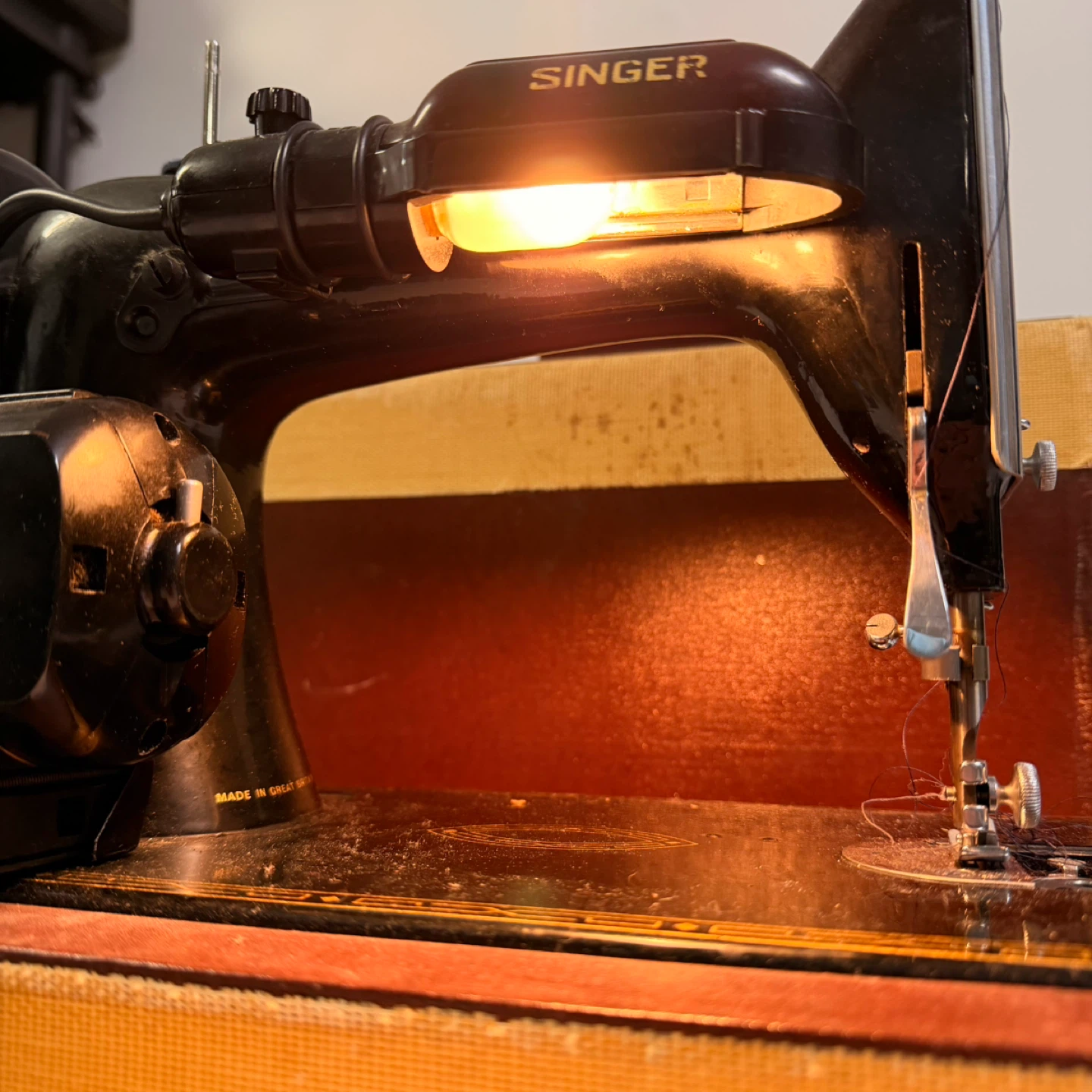 Vintage 1950s Singer 99K Portable Electric Sewing Machine - photo 5