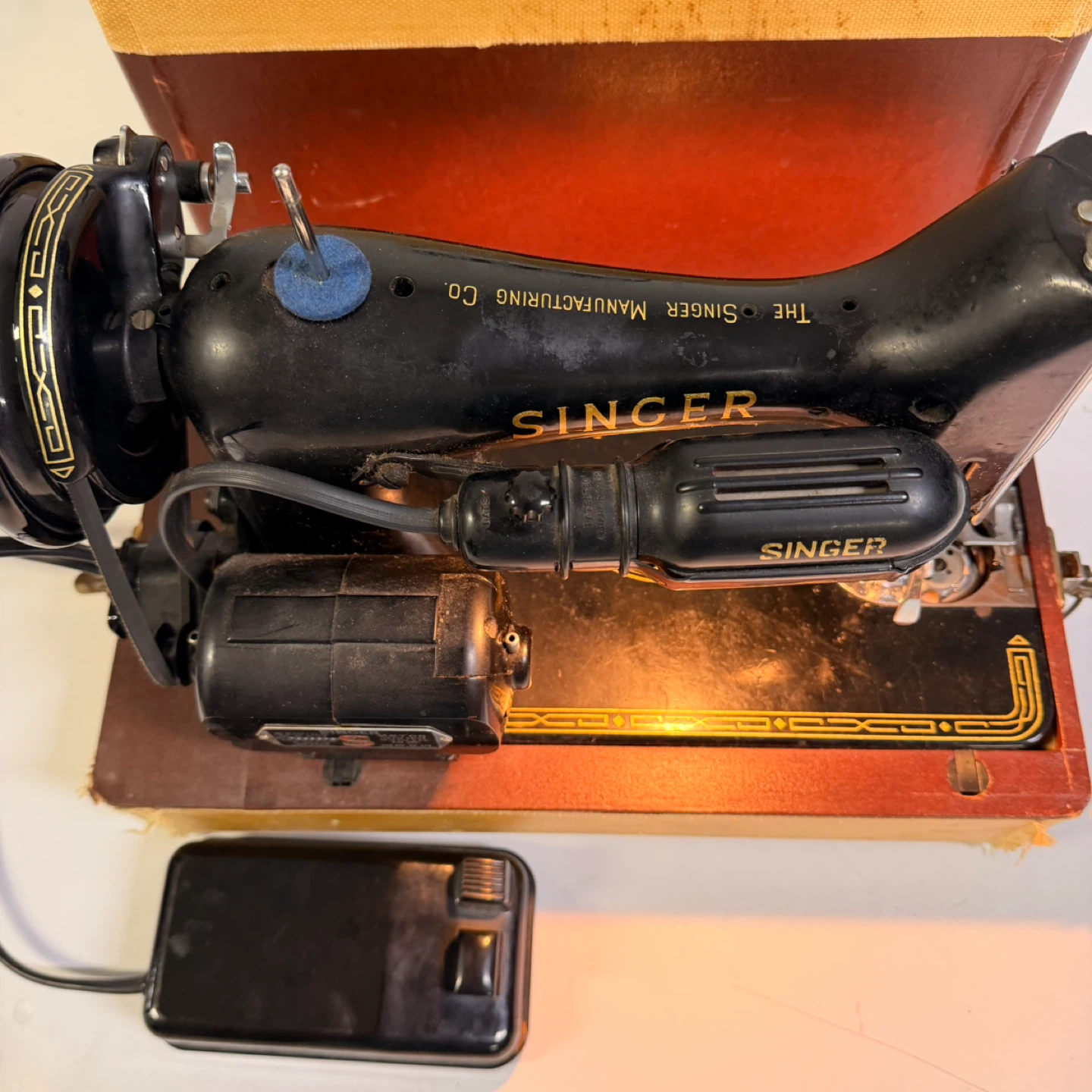 Vintage 1950s Singer 99K Portable Electric Sewing Machine - photo 4