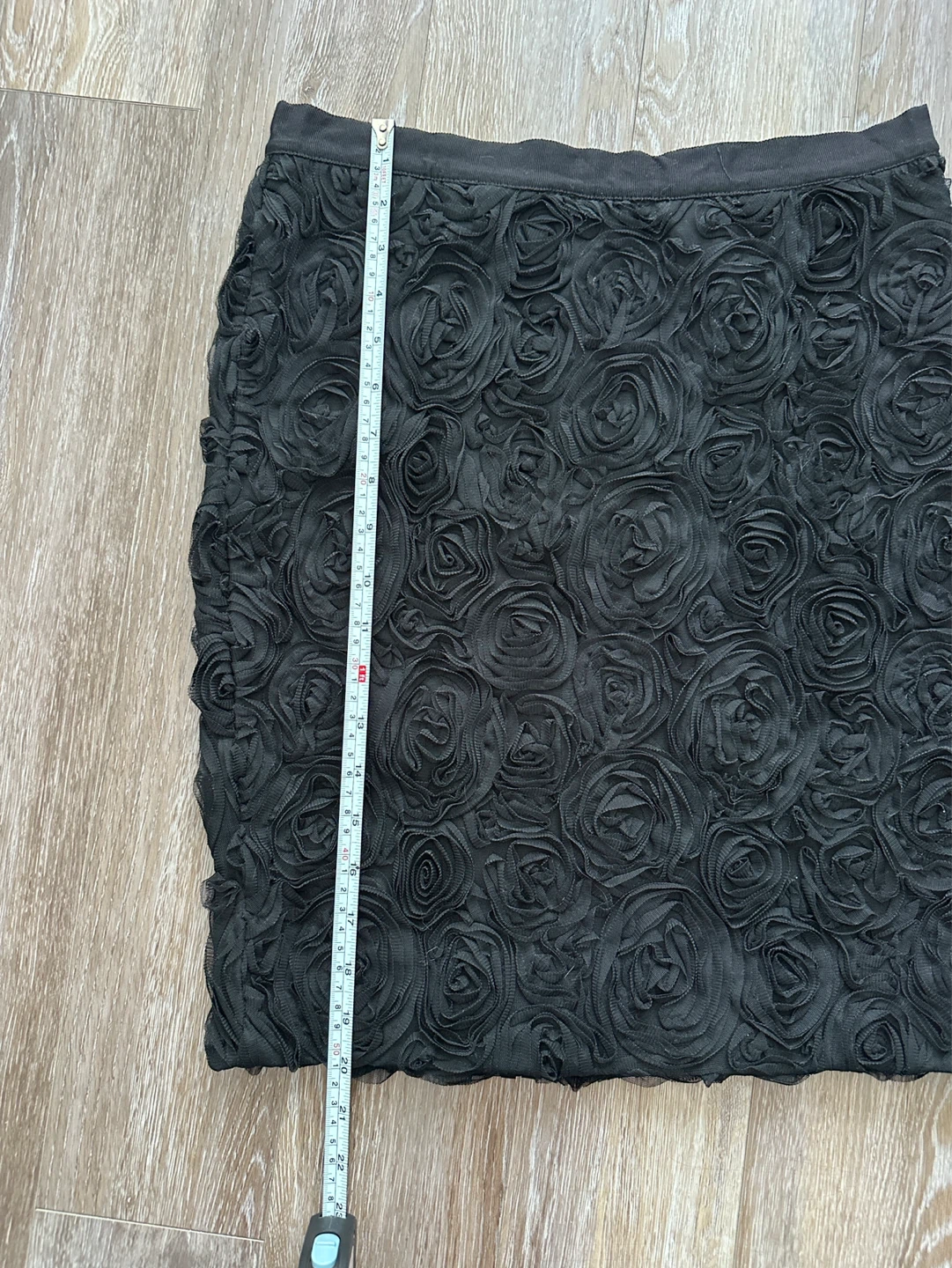 Banana Republic Black Rose Skirt Size 4 - photo 2