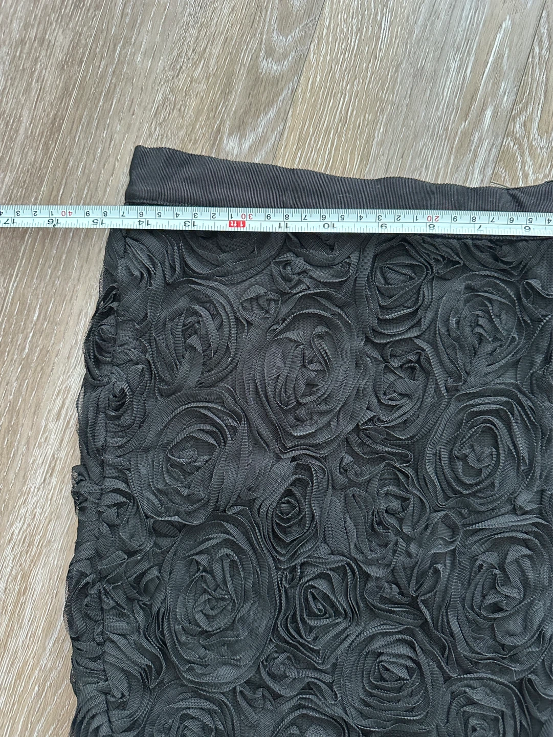 Banana Republic Black Rose Skirt Size 4 - photo 3