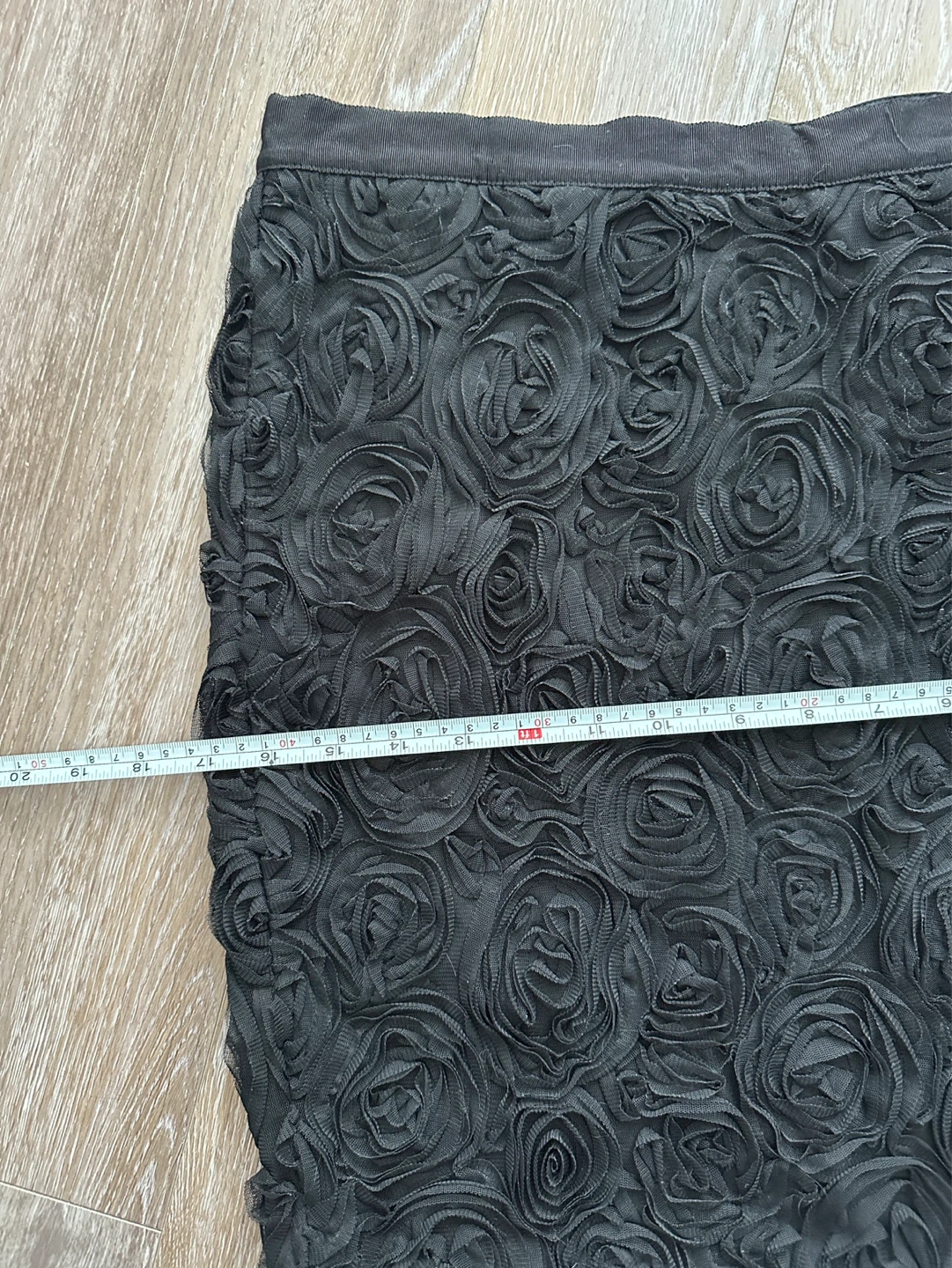 Banana Republic Black Rose Skirt Size 4 - photo 4