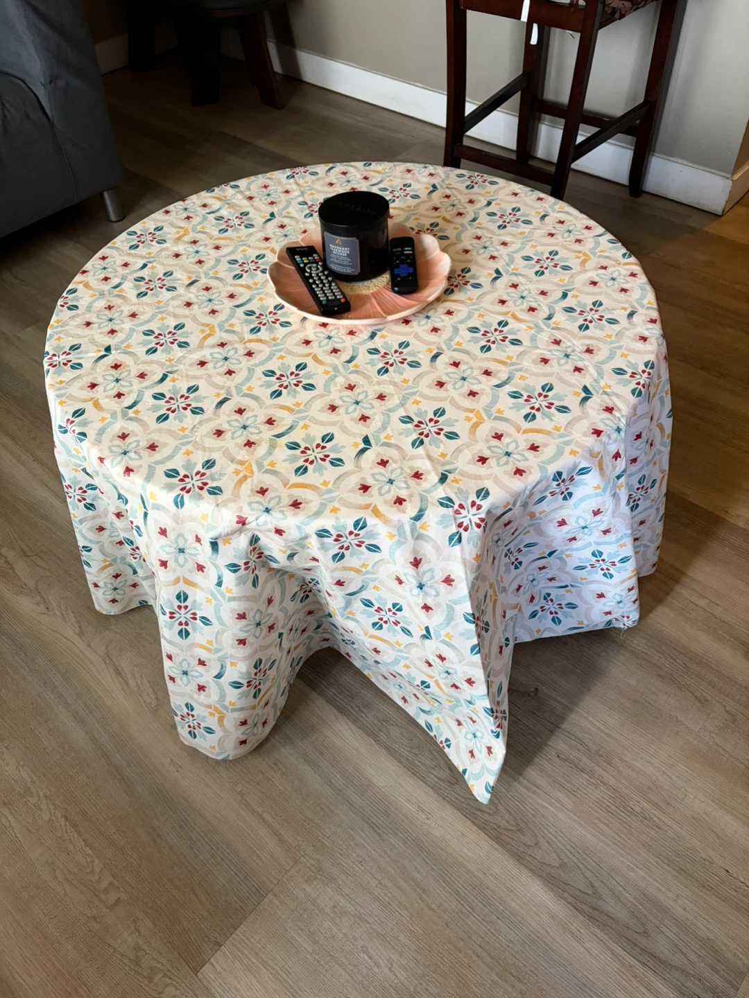 White Round Coffee Table - photo 2