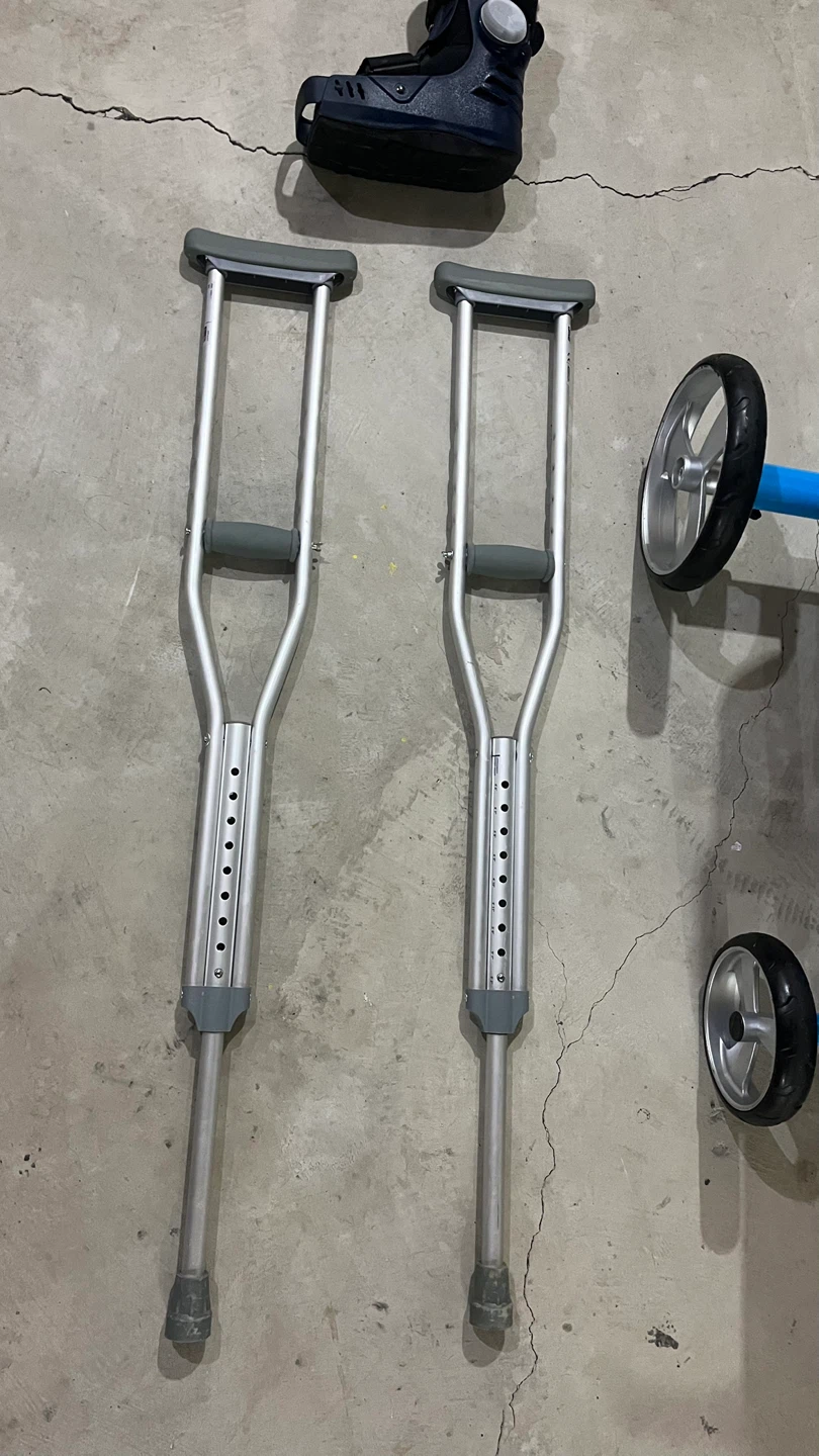 Walker Boot, Crutches, and Knee Scooter - photo 5