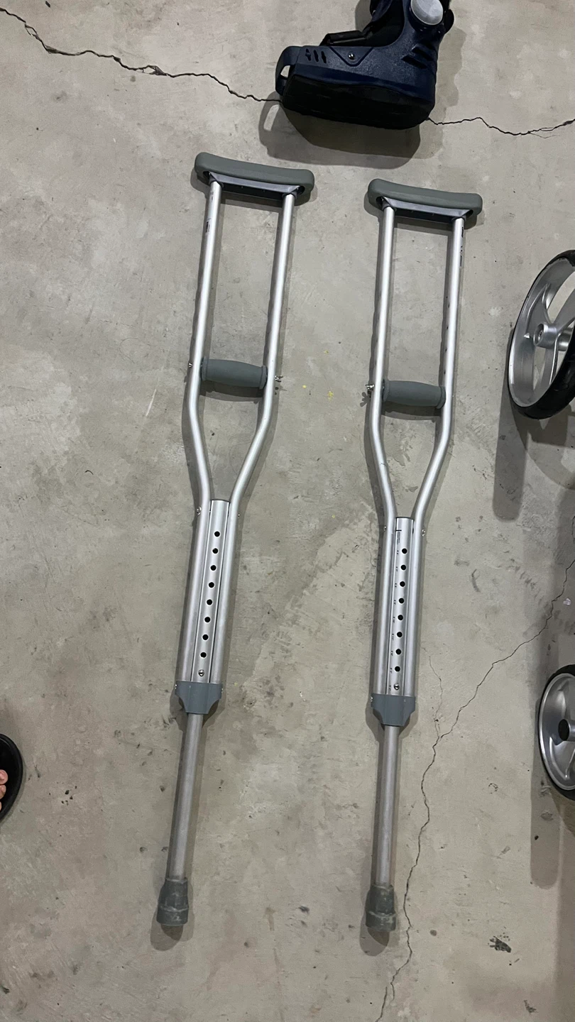 Walker Boot, Crutches, and Knee Scooter - photo 4