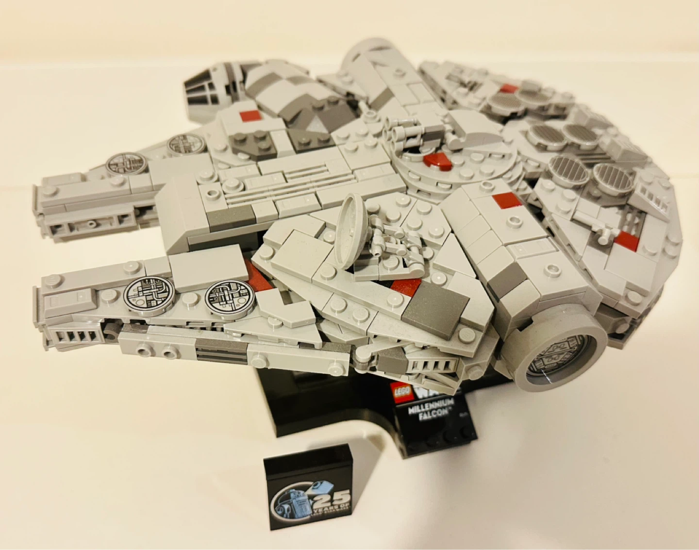 LEGO Star Wars Millennium Falcon 75375