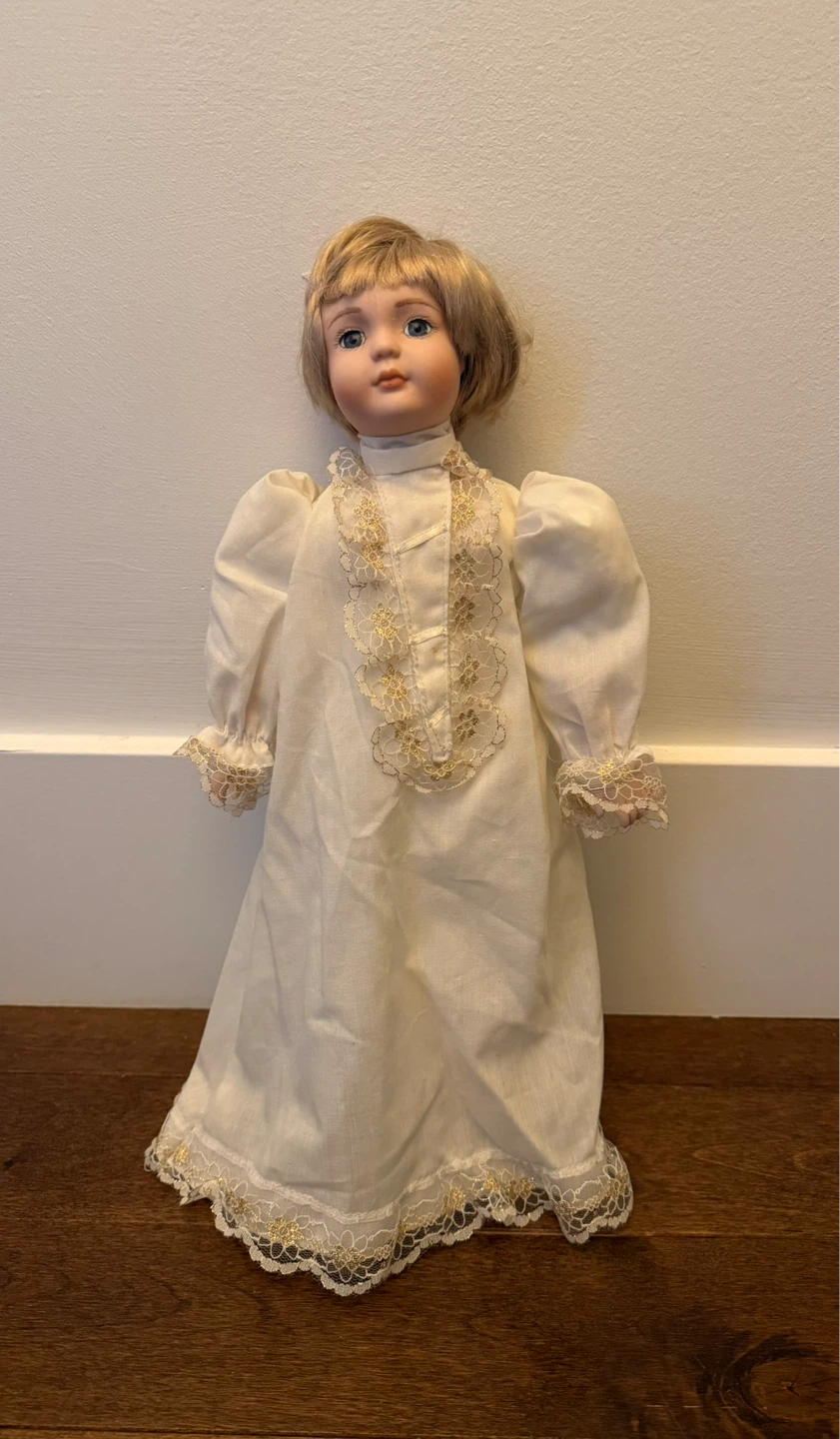 Six Porcelain Dolls - photo 3