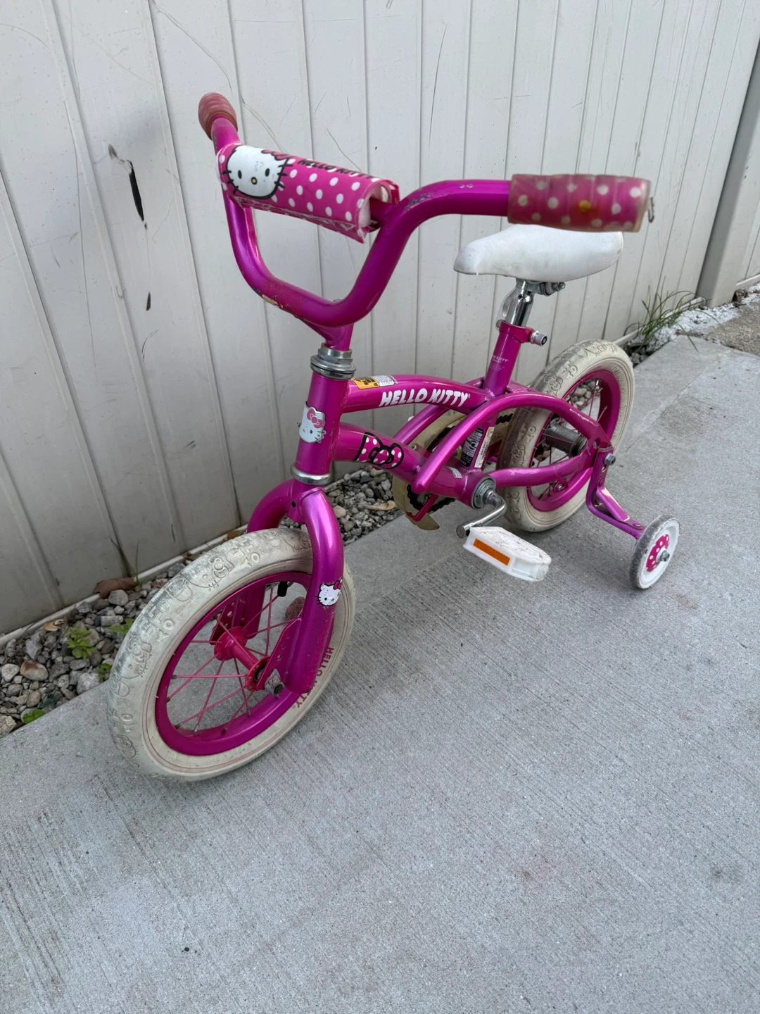 Kids Hello Kitty Pink Training Bike