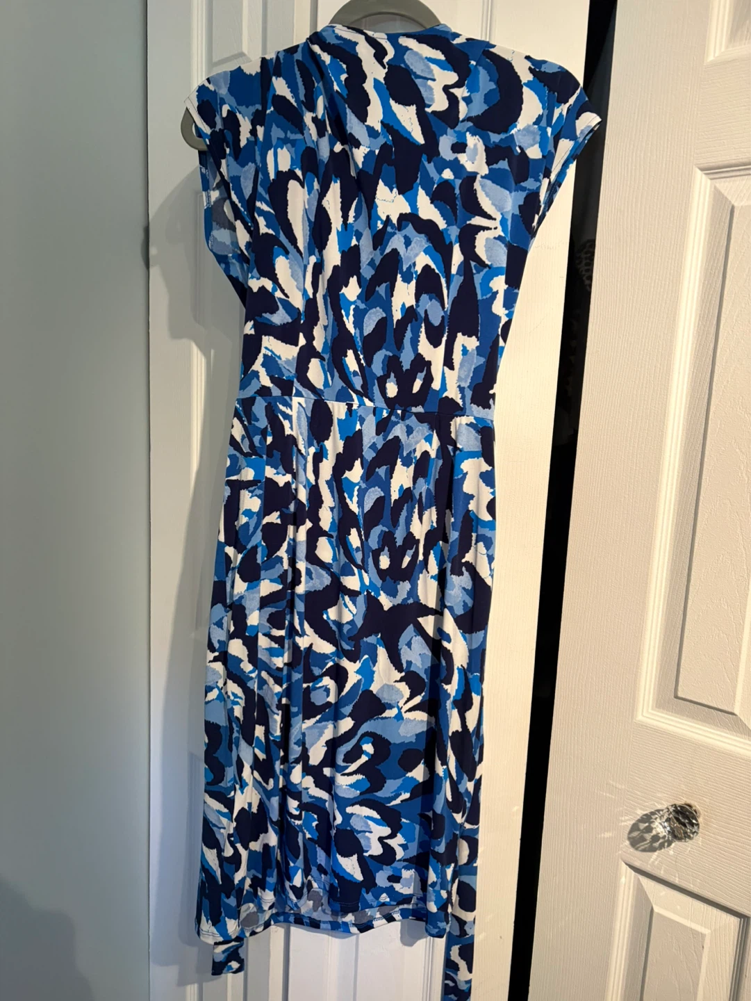 MAGGY LONDON Blue White Abstract Print Wrap Dress - photo 2