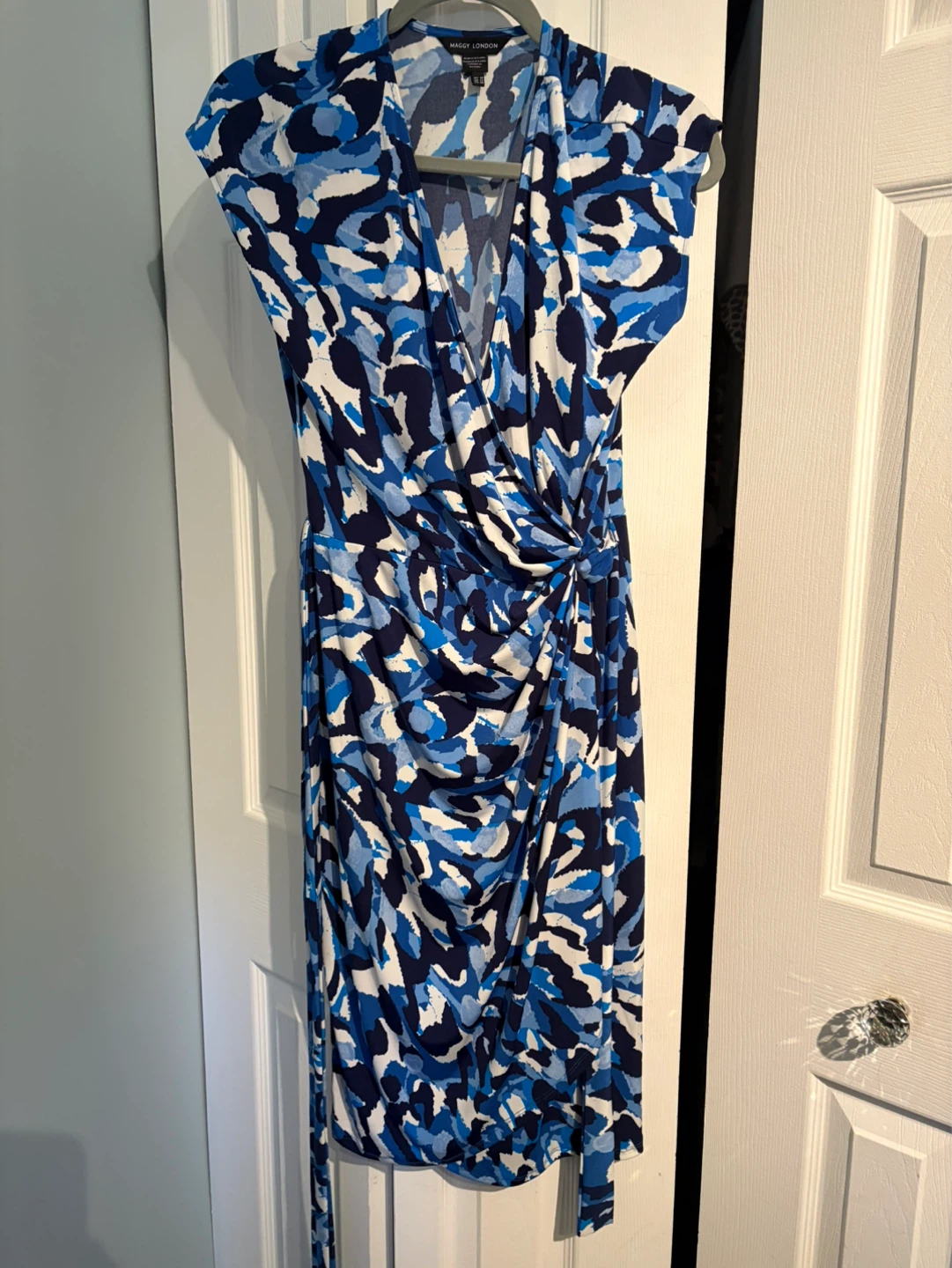 MAGGY LONDON Blue White Abstract Print Wrap Dress