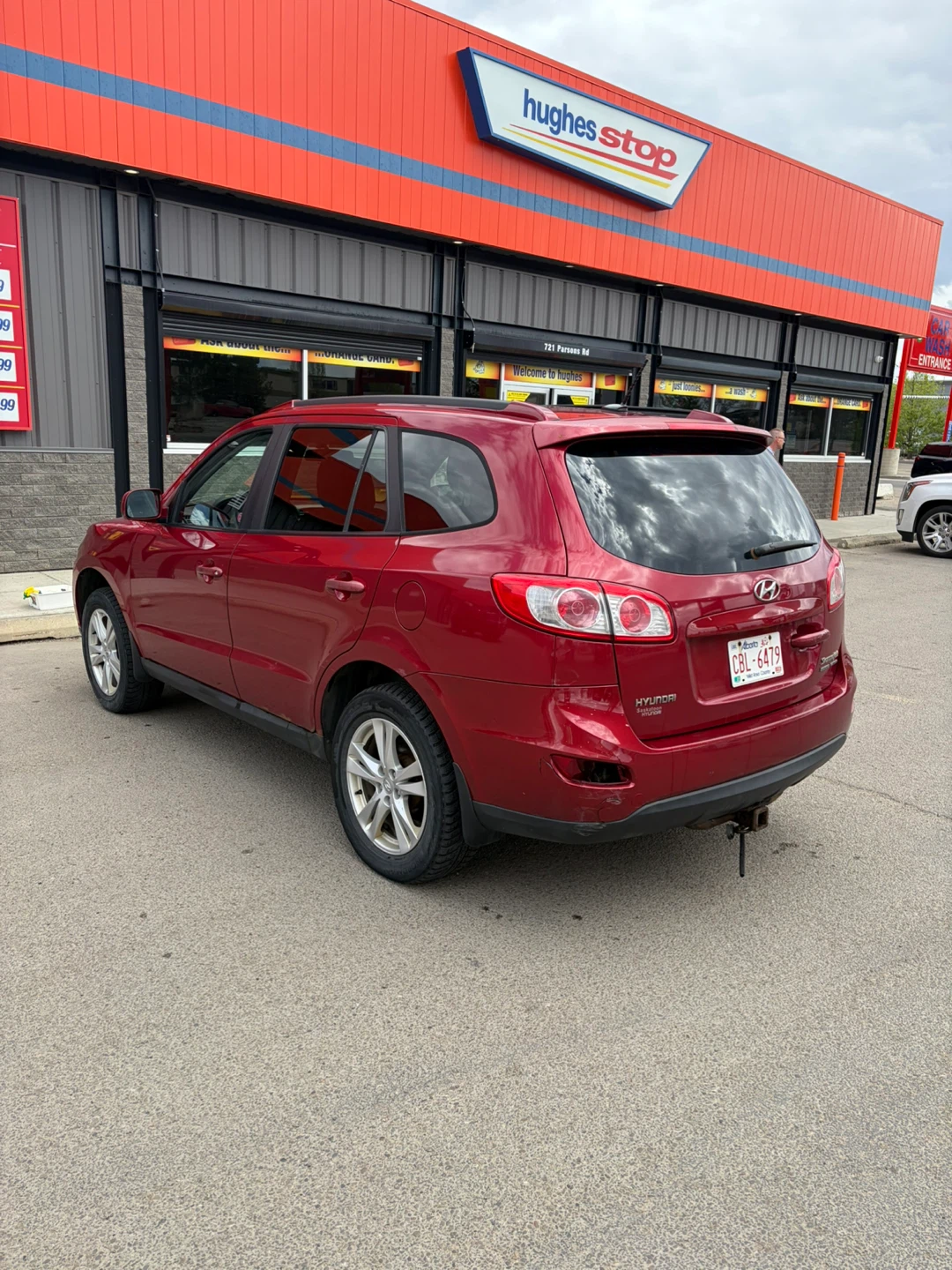 Red Hyundai Santa Fe SUV - photo 5