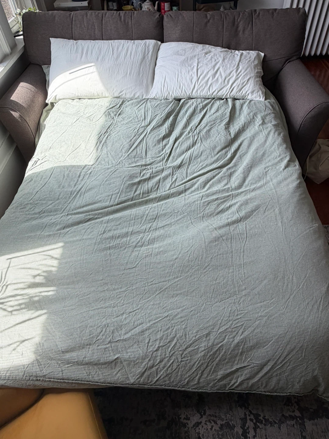 Grey pull out couch - photo 4