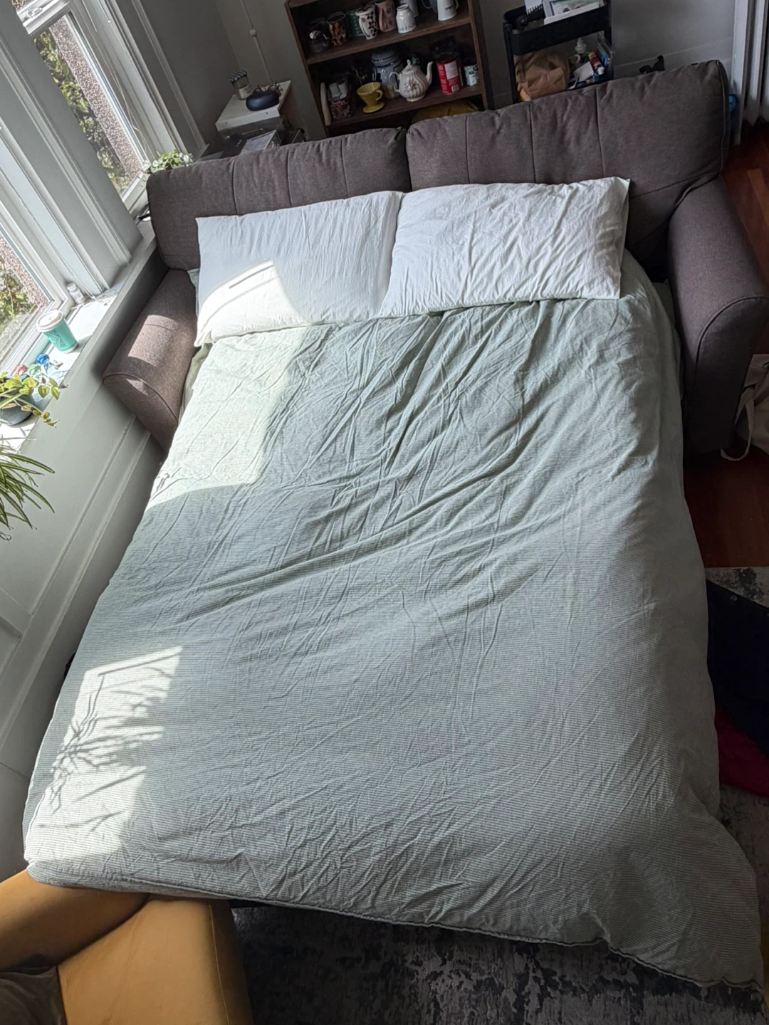Grey pull out couch - photo 3
