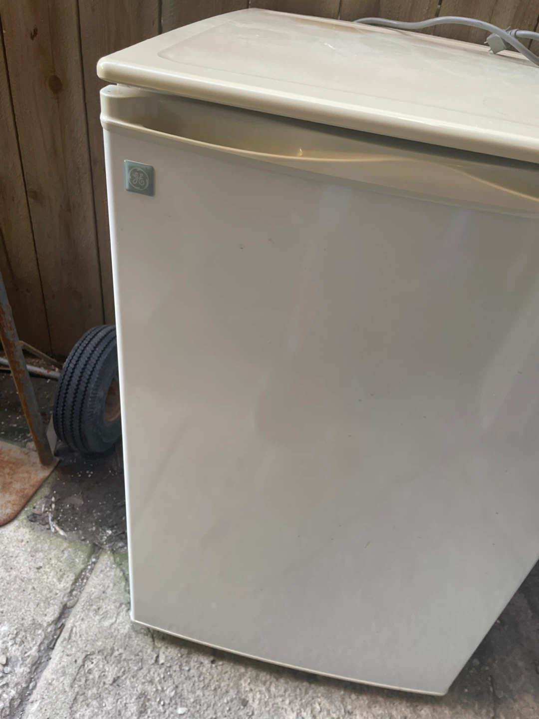 GE Mini Fridge - photo 3