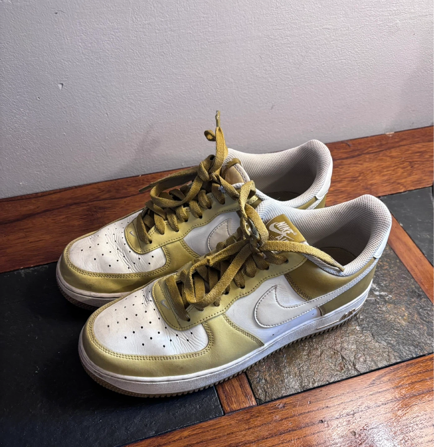 Nike Air Force 1 – Size 10 – Gold/White