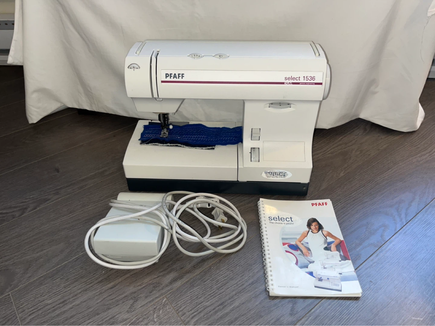 Pfaff Select 1536 Sewing Machine