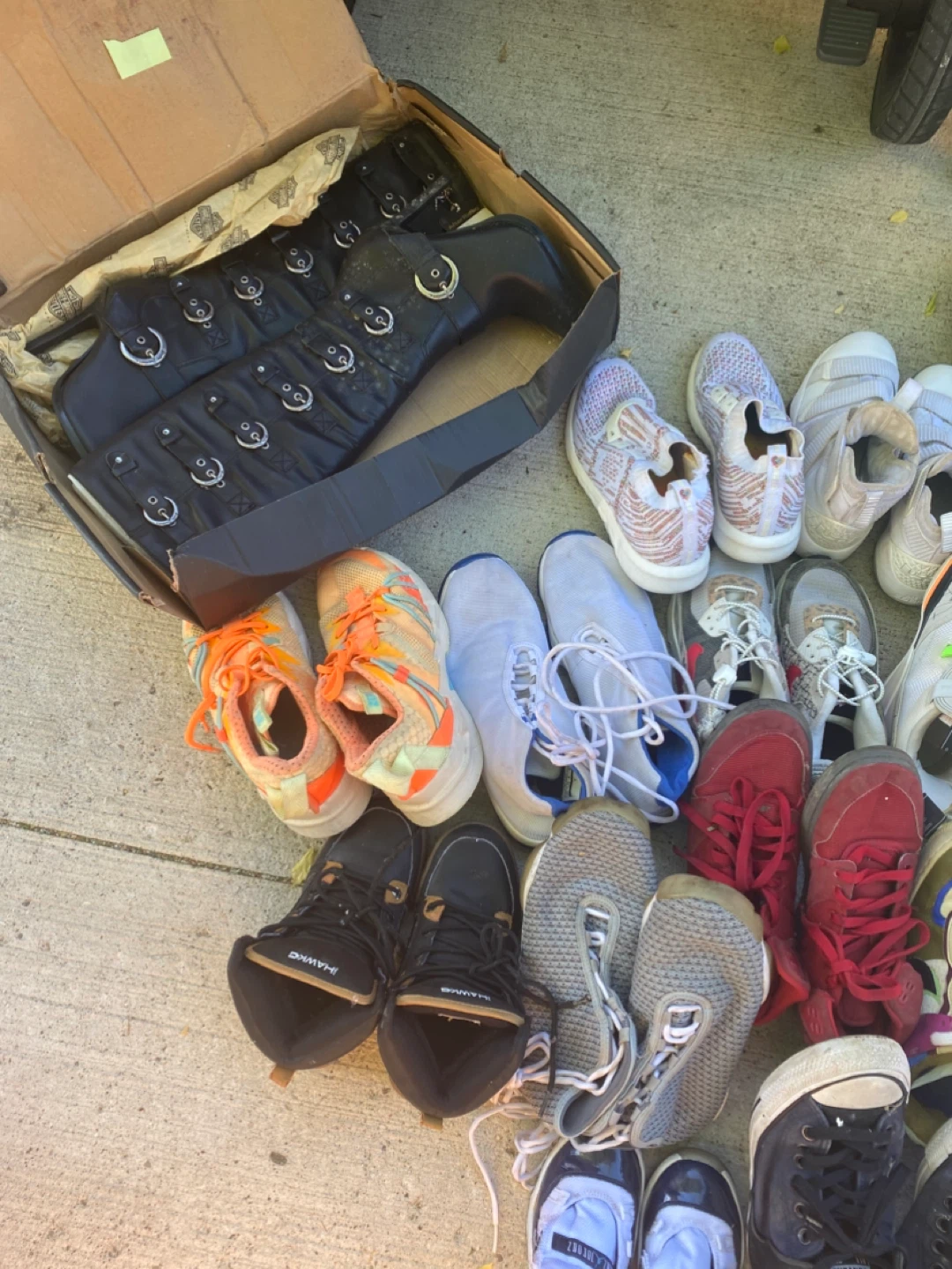 BundleAssorted Men's and Women's Sneakers(46pieces) - photo 5