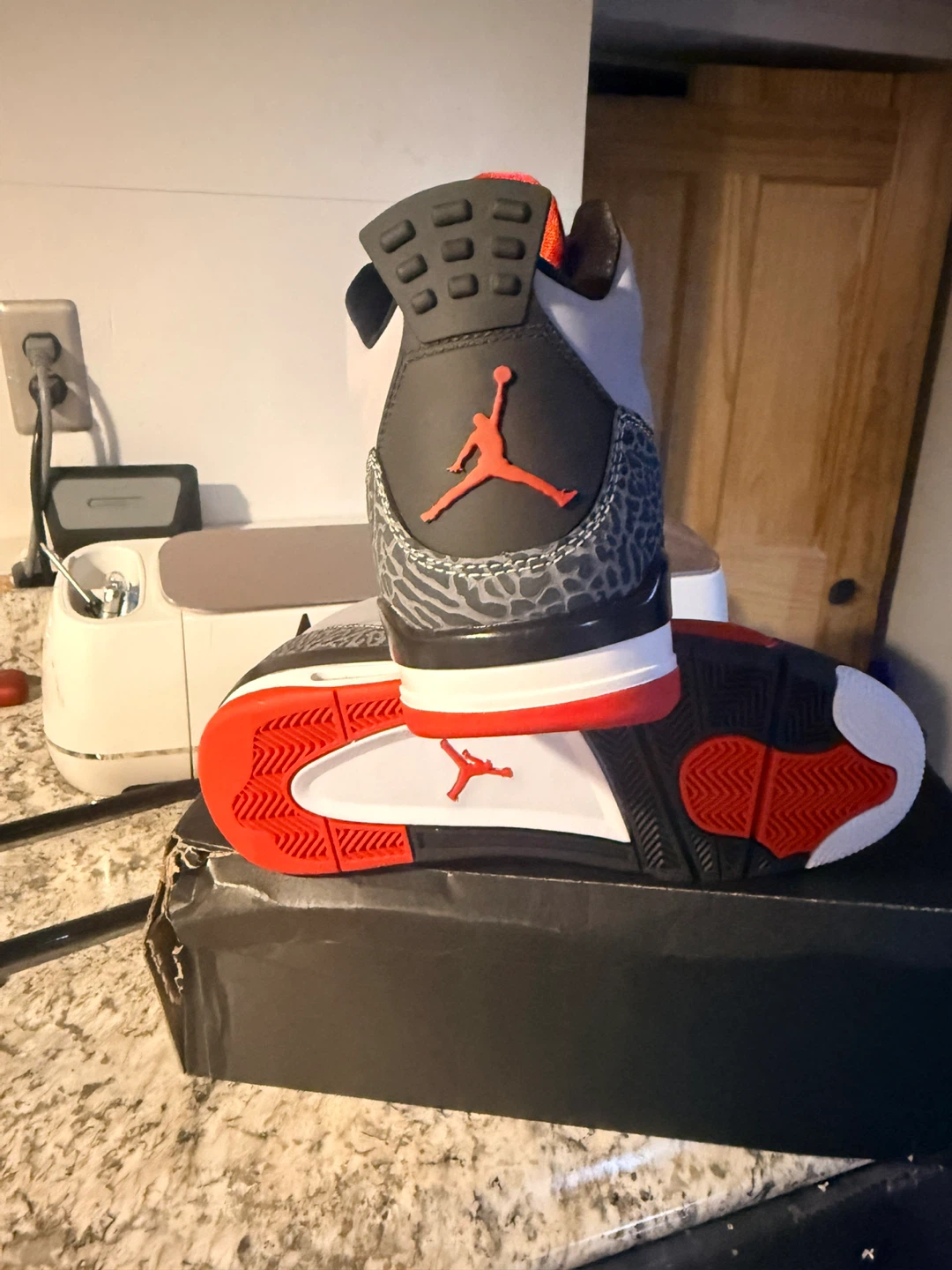 Air Jordan 1 Retro High OG "Georgetown" - photo 4