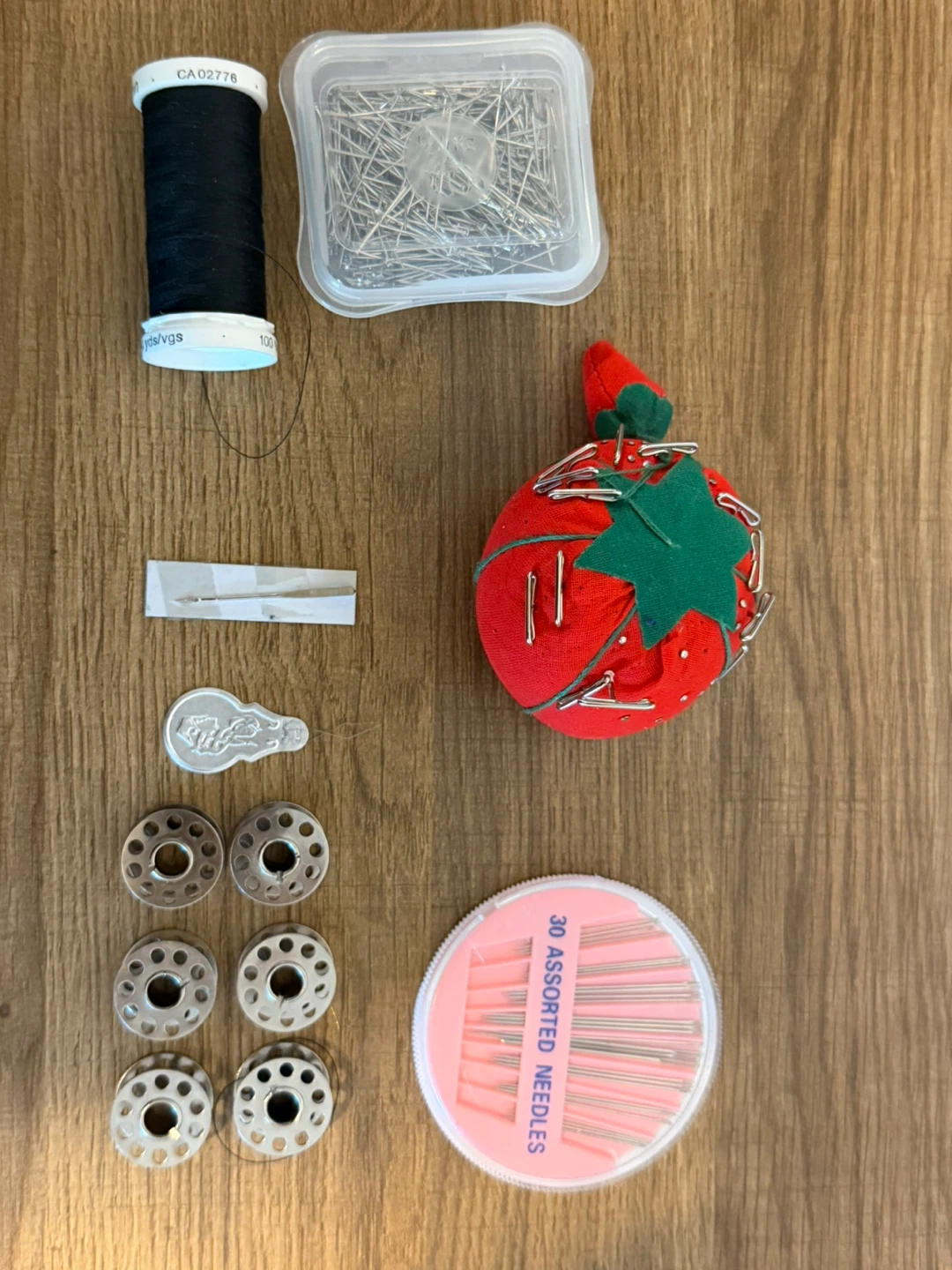 Sewing Machine + sewing accessories - photo 3
