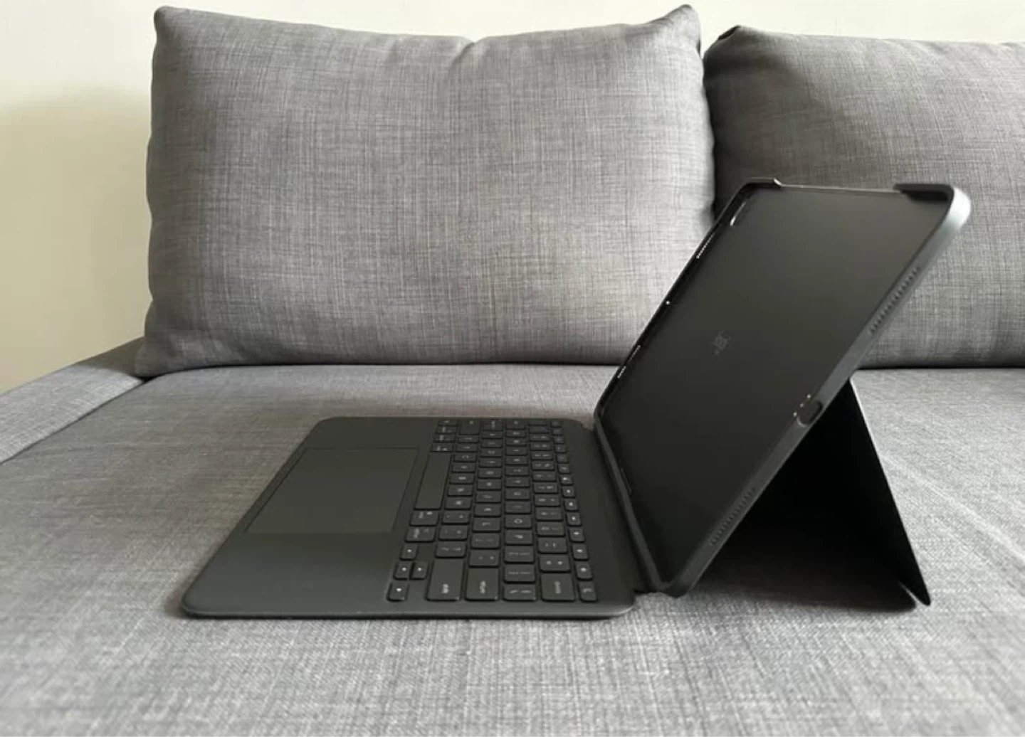 Logitech iPad cover /case with keyboard - photo 2