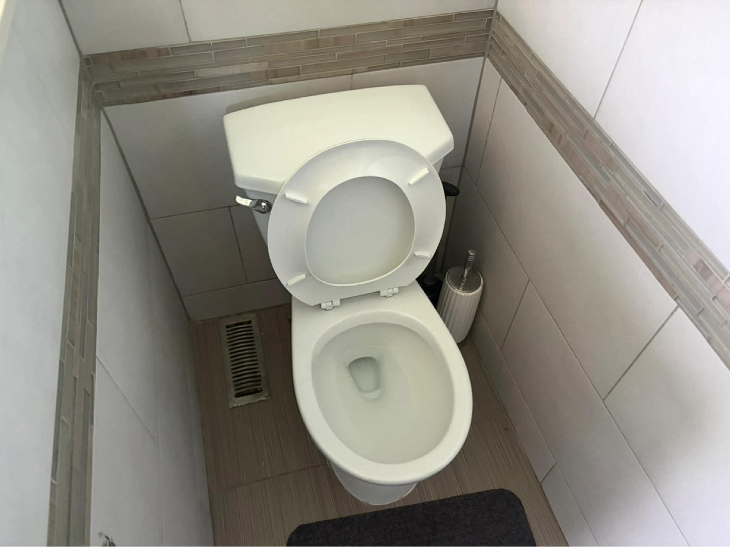 Private Room for rent. Has its own bathroom. Shared kitchen. - photo 5
