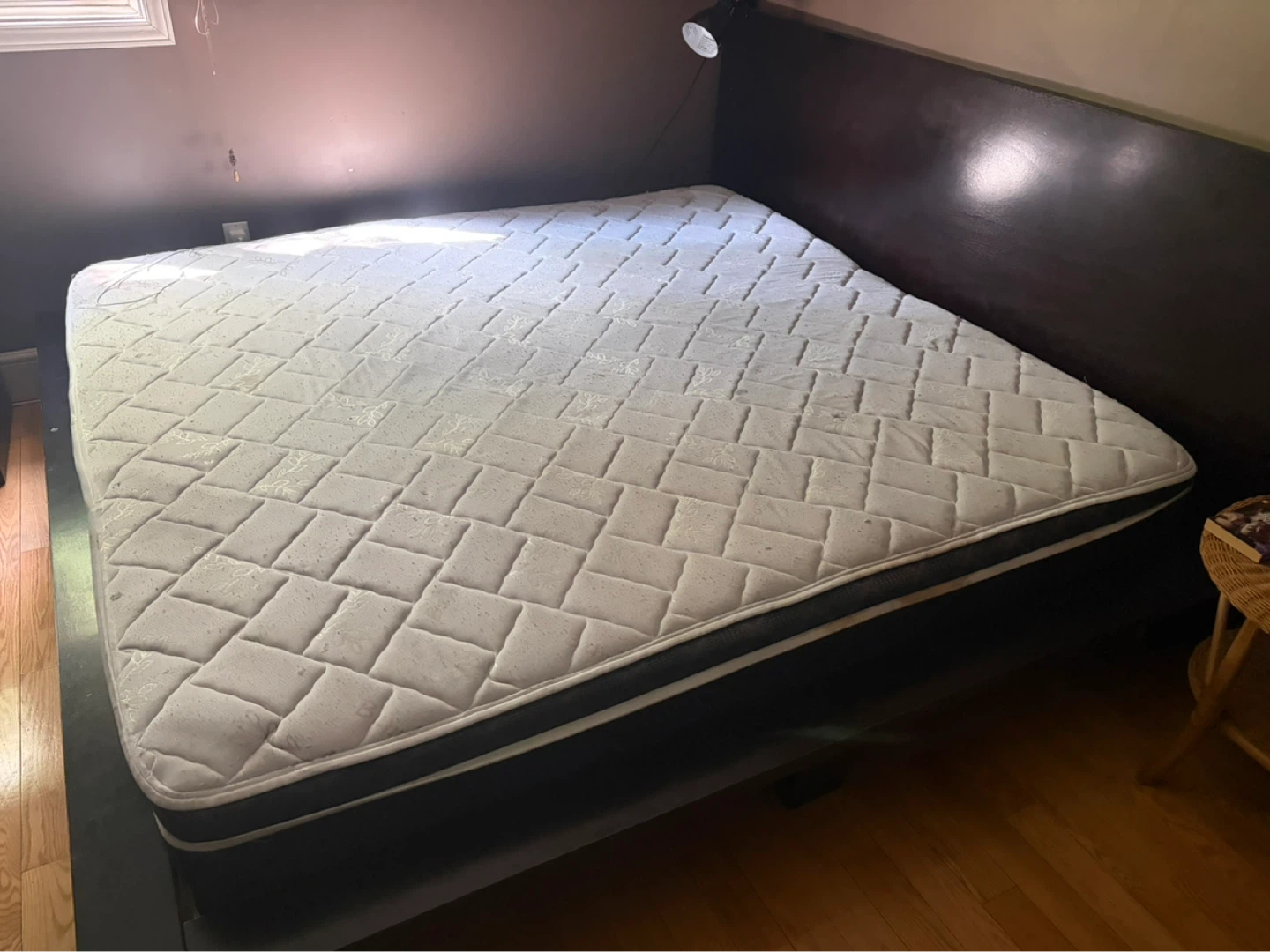 Private Room for rent. Has its own bathroom. Shared kitchen. - photo 4