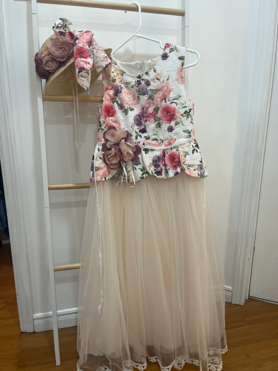 Mialona Girls Dress with Hat - Size 12A