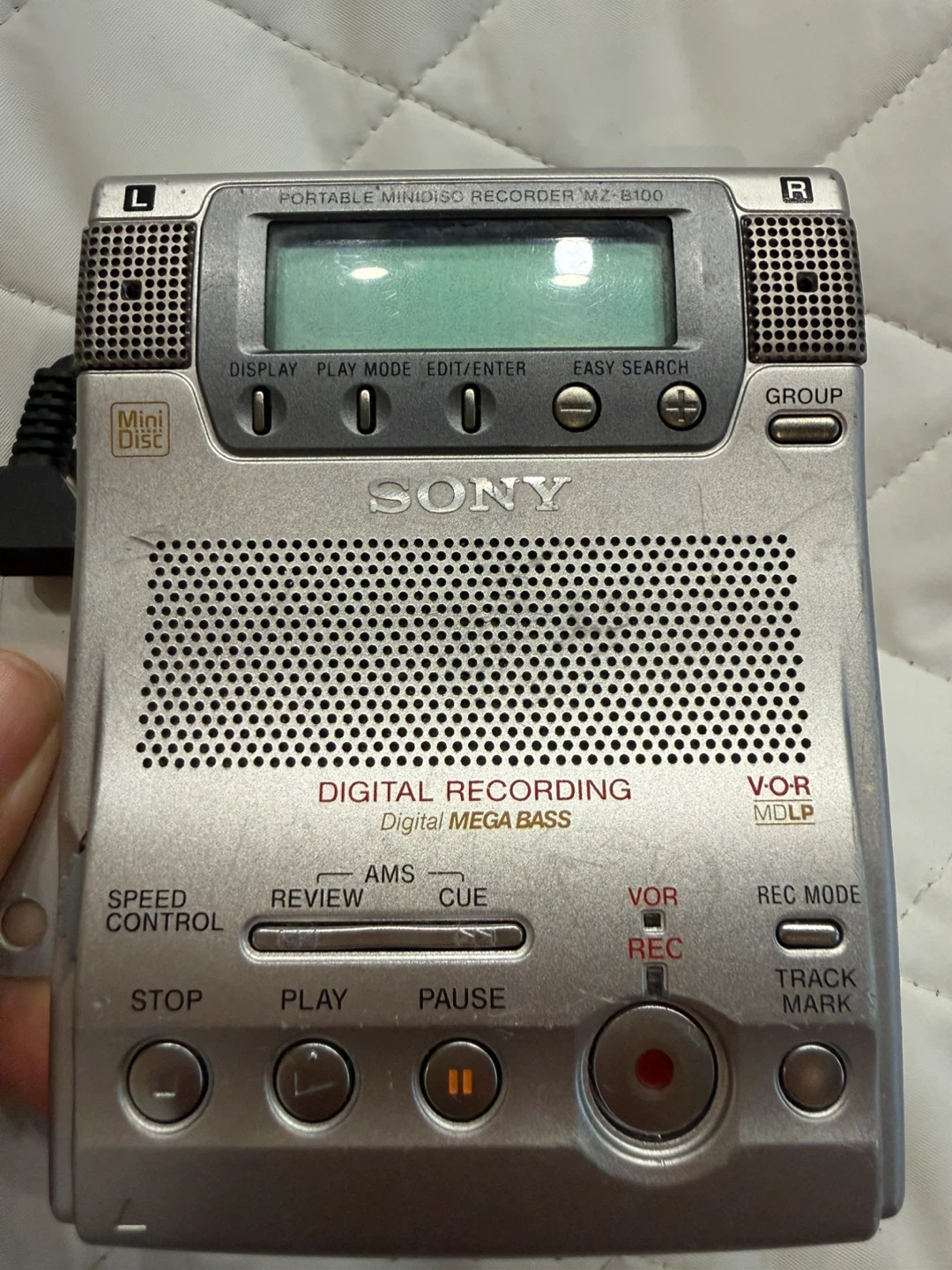 Sony MZ-B100 Portable MiniDisc Recorder - photo 2