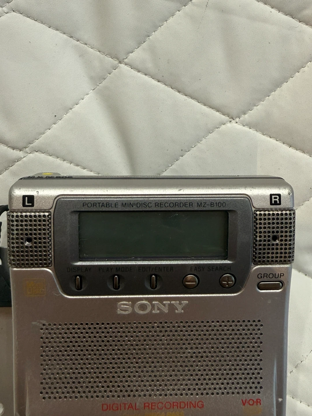 Sony MZ-B100 Portable MiniDisc Recorder - photo 4