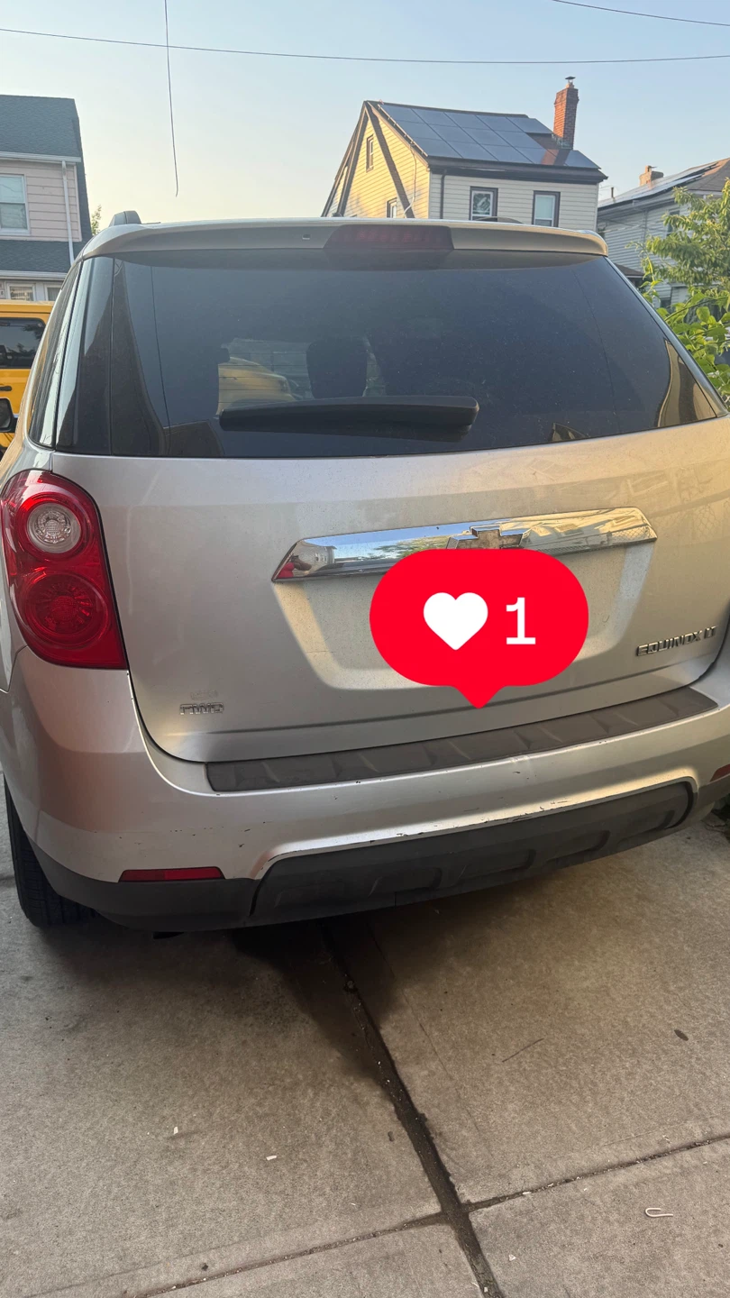 Silver Chevrolet Equinox SUV - photo 3