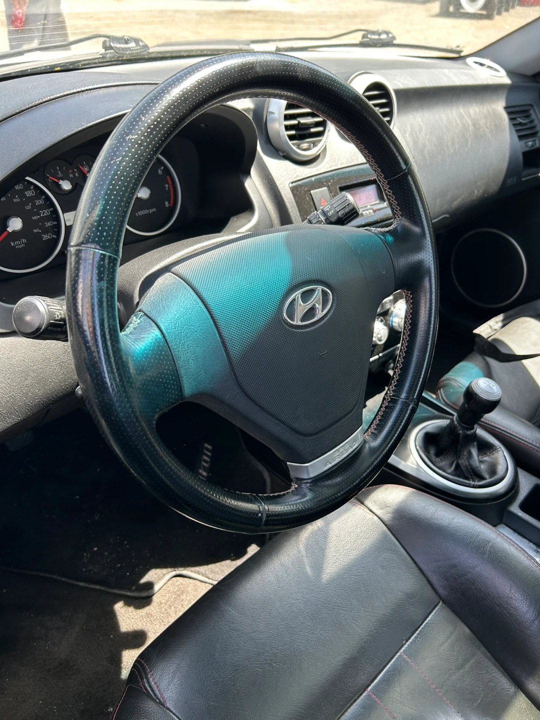 Silver Hyundai Tiburon Coupe with 135,000 km - photo 3