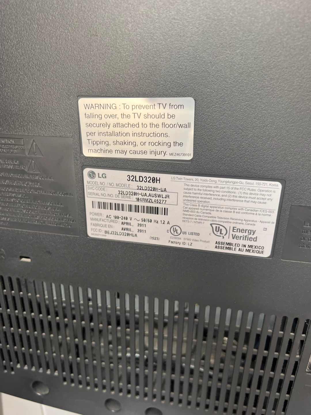 LG 32" HD Television - photo 2