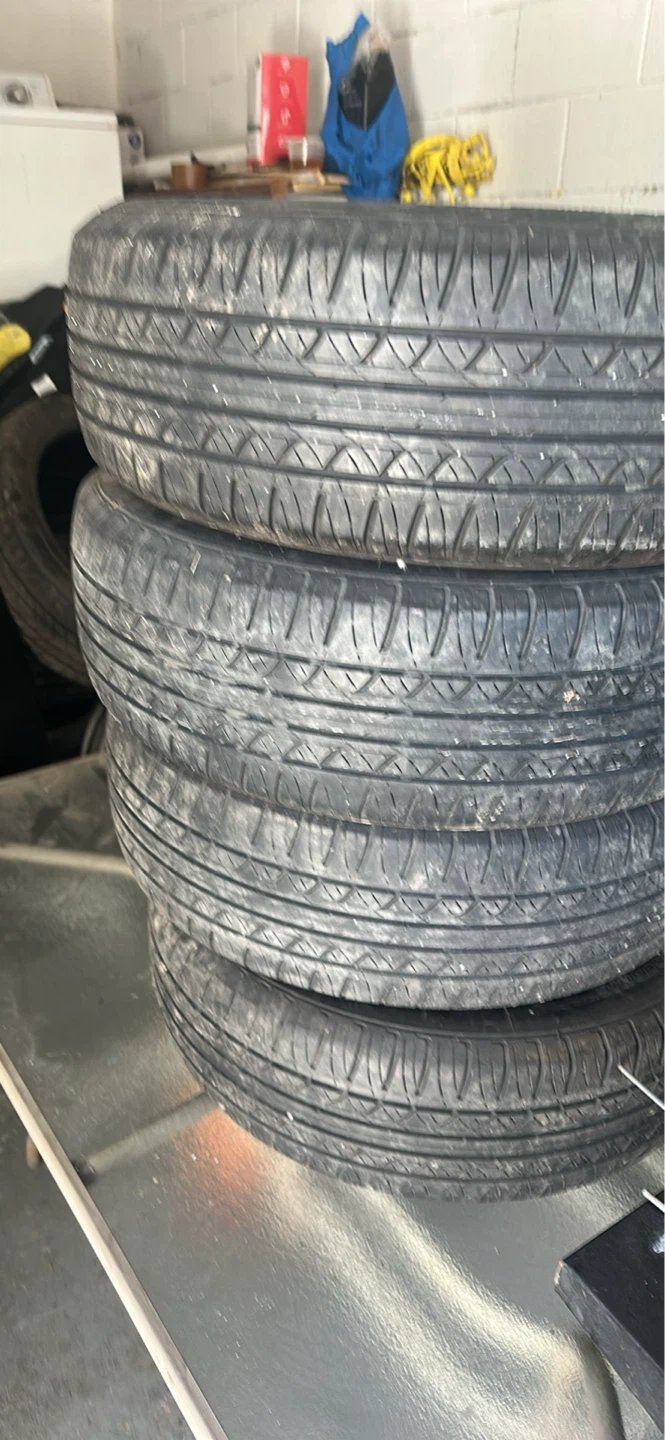 4x Firestone Firehawk 215/65R17 99T Tires
