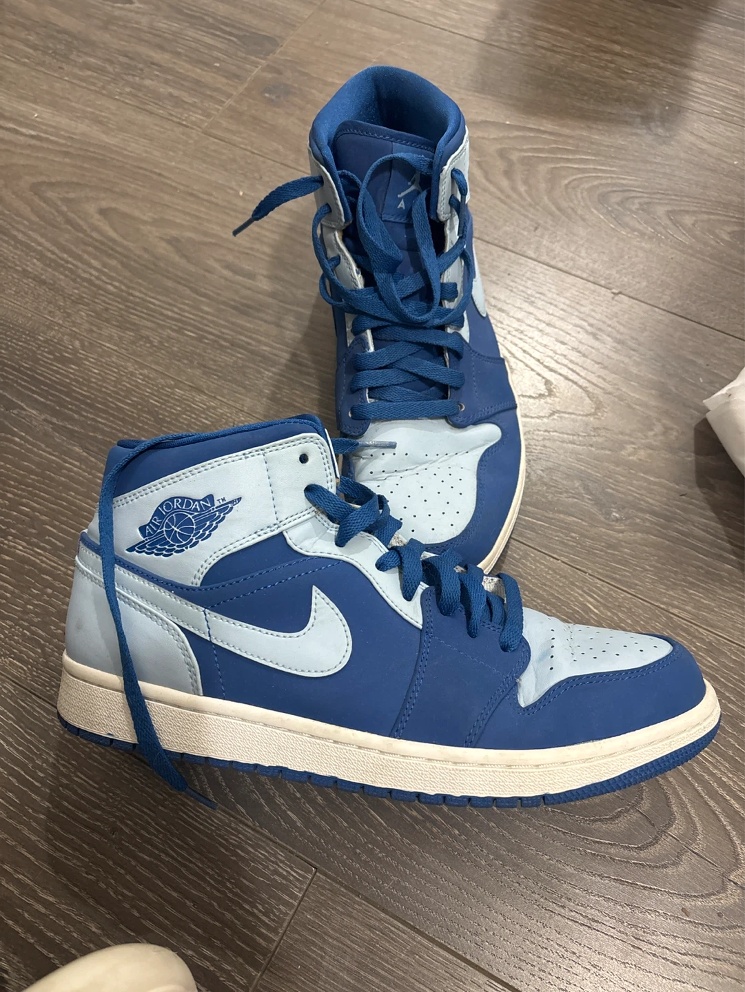 Air Jordan 1 Mid Sneakers