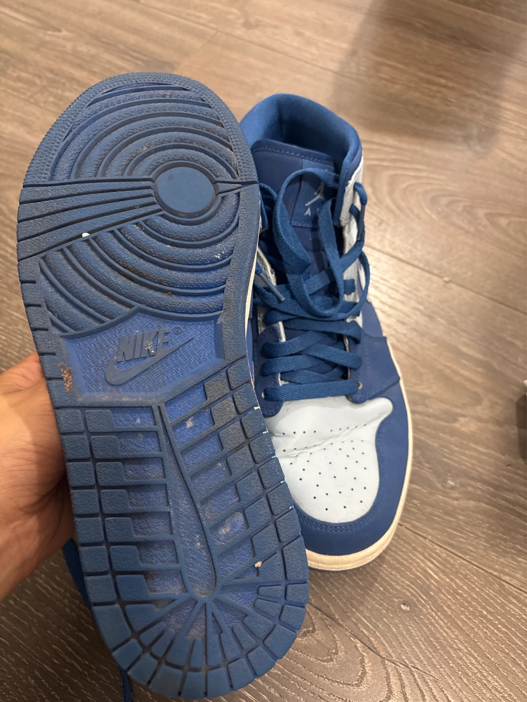 Air Jordan 1 Mid Sneakers - photo 2