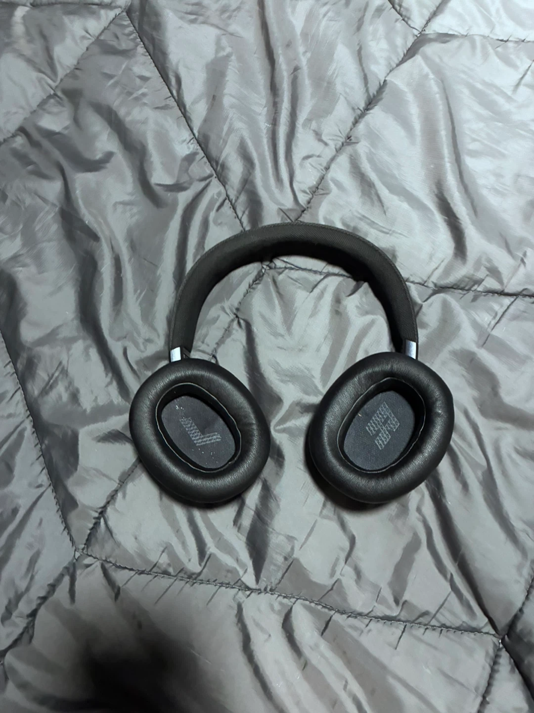 JBL Live 770NC headphones