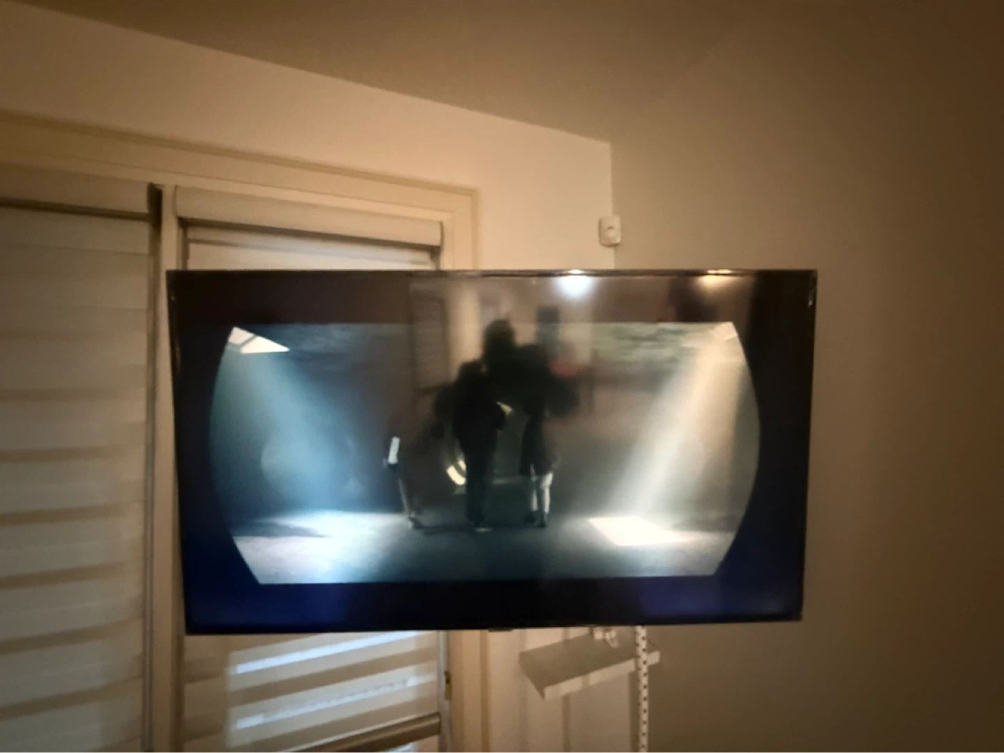 📺 Samsung 50” 4K Smart TV + Wall Mount - photo 5