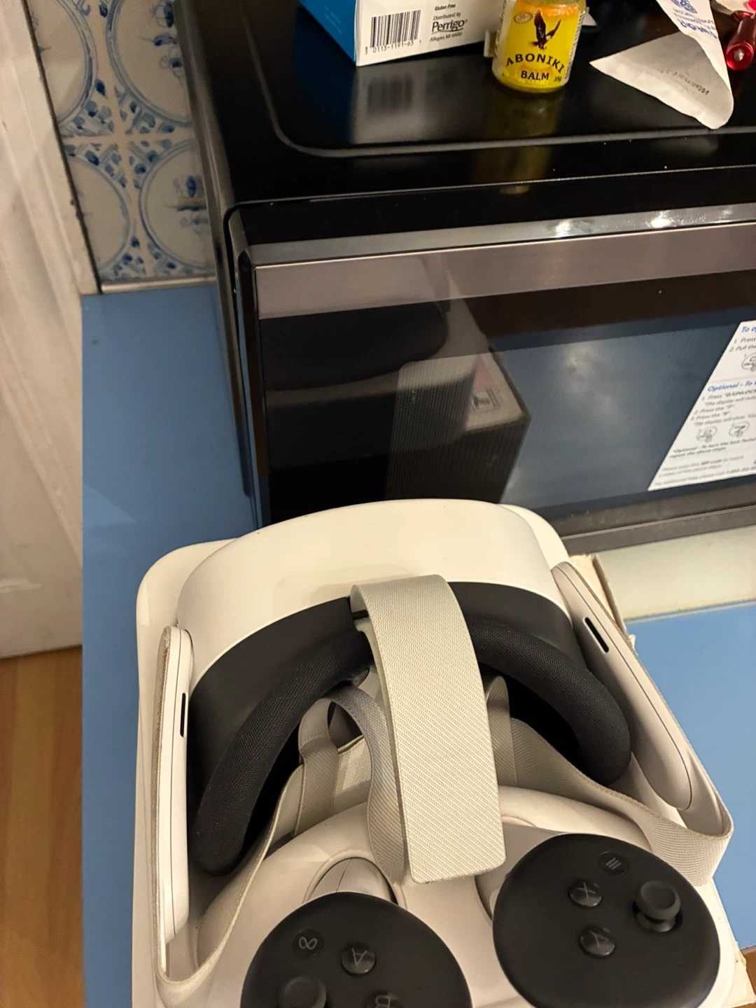 Meta Quest 3S 128GB VR Headset with Batman Arkham Shadow - photo 5