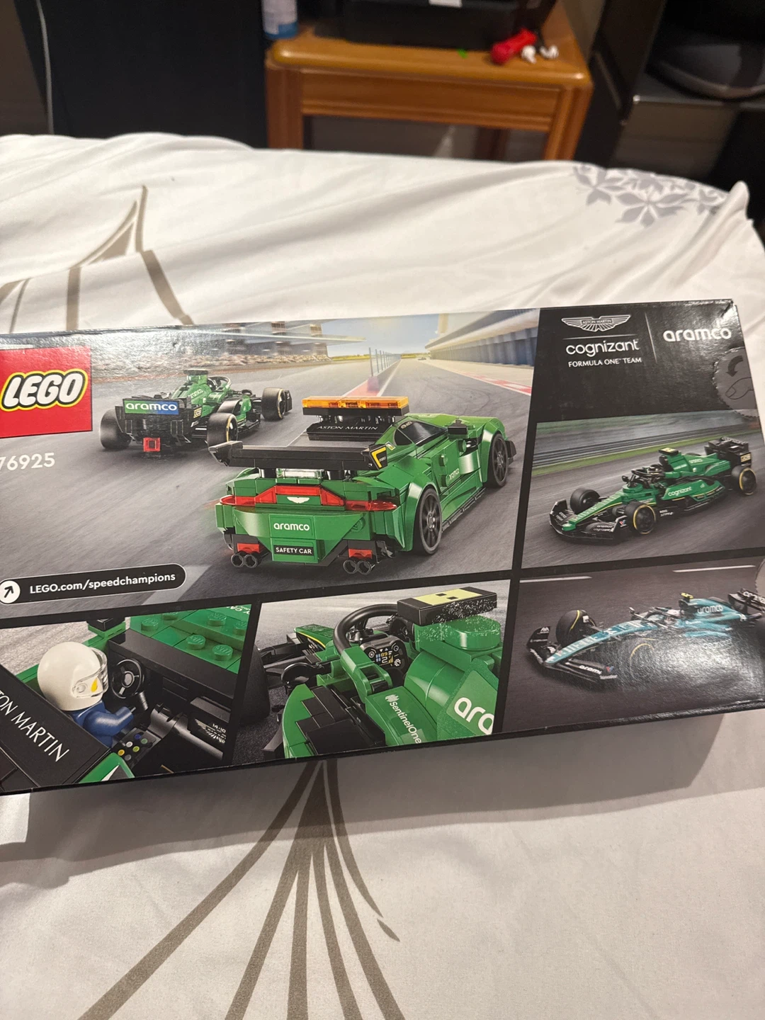 Lego Speed Champs Aston Martin Safety Car & AMR23 Set 76925 - photo 2